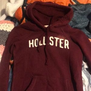 HOLLISTET MAROON HOODIE